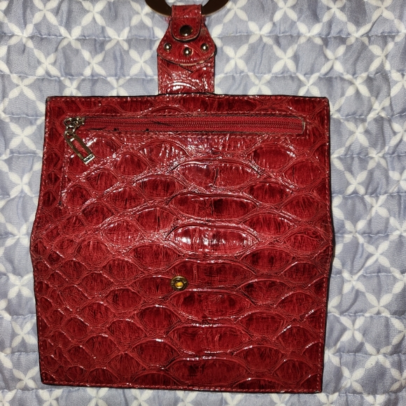 GUESS wallet in wine red shiny patent finish. - Picture 12 of 12